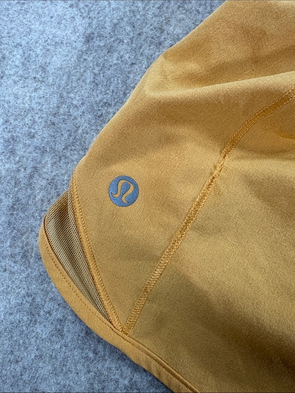 Lululemon Hotty Hot Low-Rise Lined Short 4" Honeycomb Size 6 EUC - Picture 5 of 6